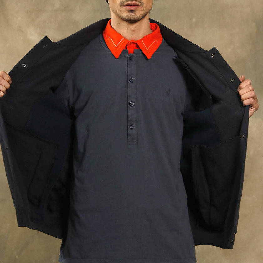 Camiseta manga larga cuello henley basalto